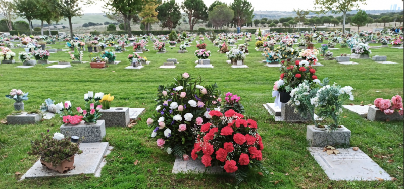 Centros de flores para cementerios, entierros y sepelios, y para el día de todos los santos