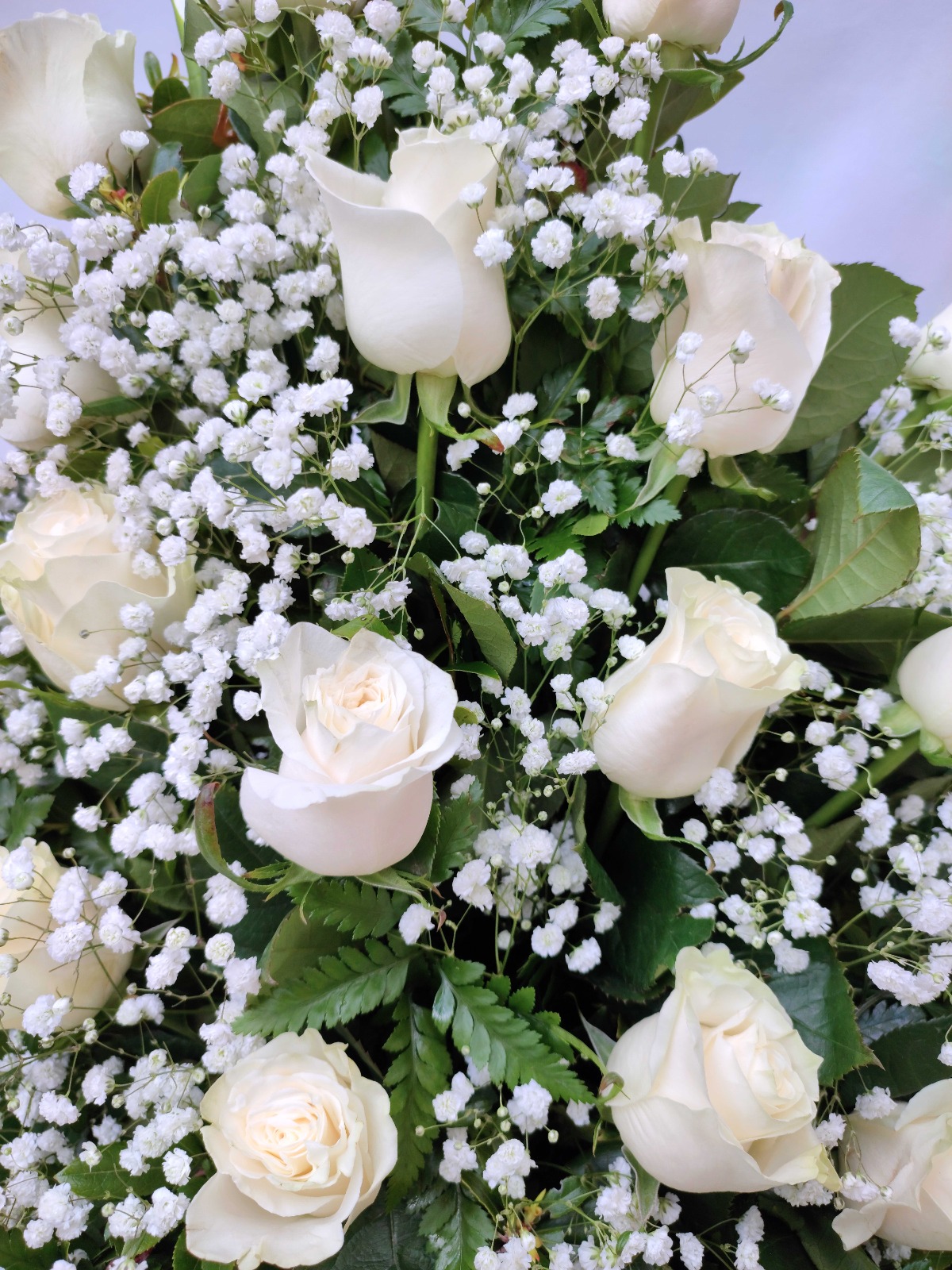 Centro de Flores Fúnebres de Rosas Blancas para tanatorio en Madrid