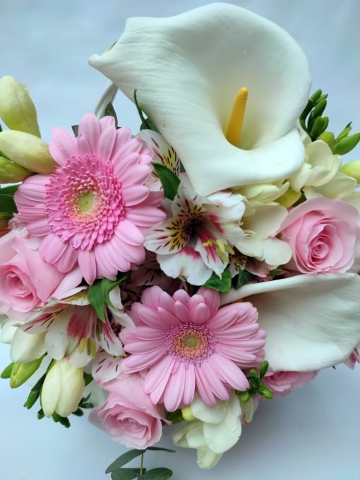 Ramo de novia blanco y rosa de calas floristeria cerca tanatorio M30 Madrid