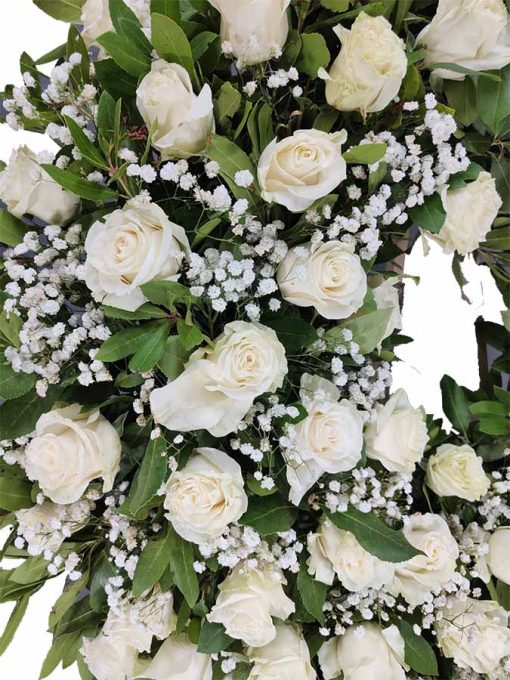 Precio de Corona de rosas blancas para difuntos urgente